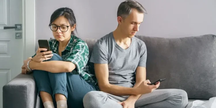 不用社群媒體就會變快樂？研究揭：滑手機讓人「感受力退化」